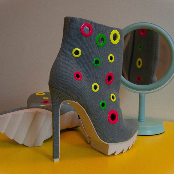 Privileged Midway Eyelet Bootie Denim Heels White - Picture 4 of 4